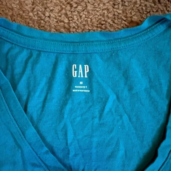 GAP- Favorite Tee - Picture 2 of 2